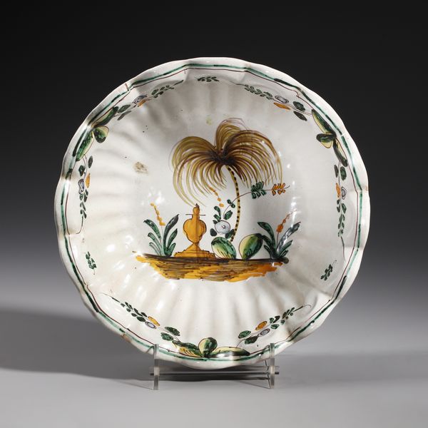 MANIFATTURA DI CERRETO SANNITA DEL XVIII SECOLO : Bacile in maiolica policroma con decoro alla palma, bordo superiore polilobato  - Asta Asta 379 | ARTE ANTICA E DEL XIX SECOLO - Dipinti antichi e antiquariato  Online - Associazione Nazionale - Case d'Asta italiane
