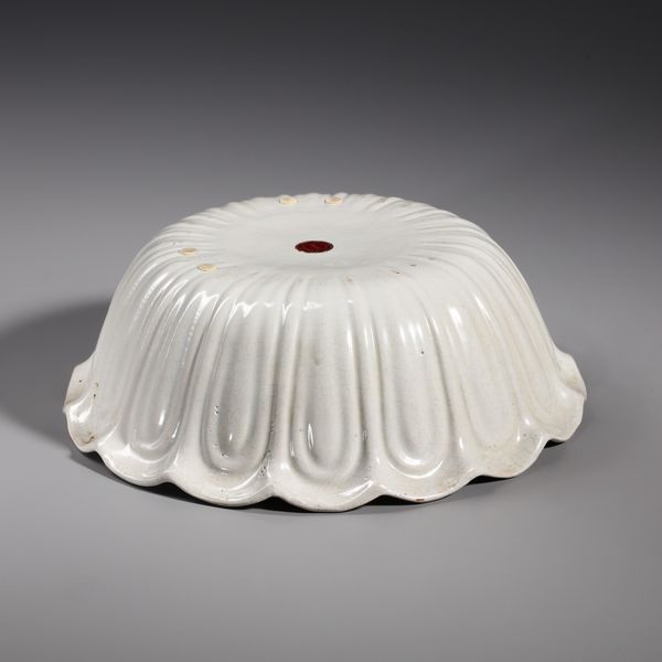 MANIFATTURA DI CERRETO SANNITA DEL XVIII SECOLO : Bacile in maiolica policroma con decoro alla palma, bordo superiore polilobato  - Asta Asta 379 | ARTE ANTICA E DEL XIX SECOLO - Dipinti antichi e antiquariato  Online - Associazione Nazionale - Case d'Asta italiane