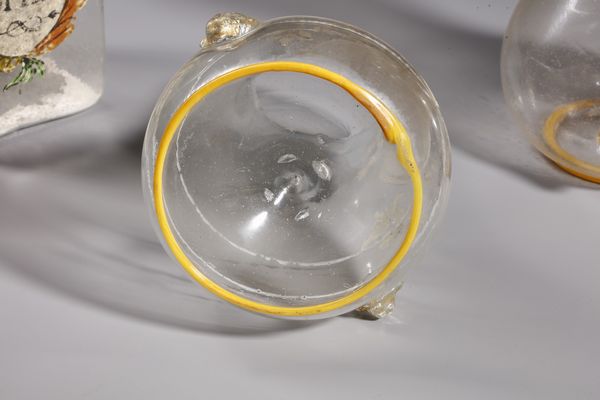 MANIFATTURA ITALIANA DEL XIX SECOLO : Quattro vasi da farmacia in vetro, di cui due con coperchio  - Asta Asta 379 | ARTE ANTICA E DEL XIX SECOLO - Dipinti antichi e antiquariato  Online - Associazione Nazionale - Case d'Asta italiane