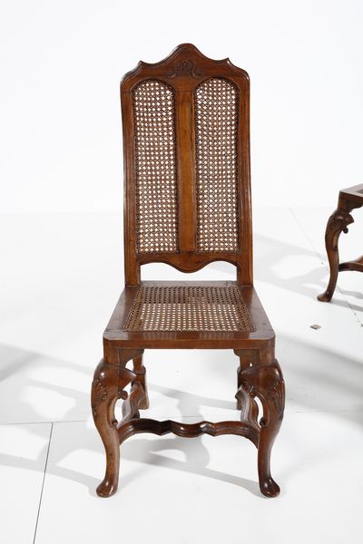 MANIFATTURA VENETA DEL XVIII-XIX SECOLO : Sei sedie in noce con schienale sagomato, gambe anteriori di forma arcuata riunite da traversa, sedute e schienali incannucciati.  - Asta Asta 379 | ARTE ANTICA E DEL XIX SECOLO - Dipinti antichi e antiquariato  Online - Associazione Nazionale - Case d'Asta italiane