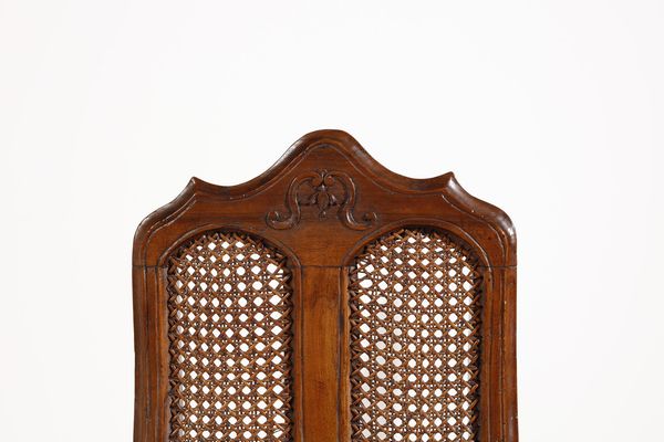 MANIFATTURA VENETA DEL XVIII-XIX SECOLO : Sei sedie in noce con schienale sagomato, gambe anteriori di forma arcuata riunite da traversa, sedute e schienali incannucciati.  - Asta Asta 379 | ARTE ANTICA E DEL XIX SECOLO - Dipinti antichi e antiquariato  Online - Associazione Nazionale - Case d'Asta italiane