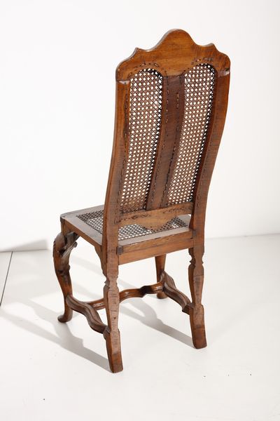 MANIFATTURA VENETA DEL XVIII-XIX SECOLO : Sei sedie in noce con schienale sagomato, gambe anteriori di forma arcuata riunite da traversa, sedute e schienali incannucciati.  - Asta Asta 379 | ARTE ANTICA E DEL XIX SECOLO - Dipinti antichi e antiquariato  Online - Associazione Nazionale - Case d'Asta italiane