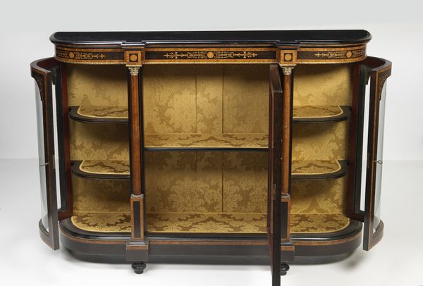 MANIFATTURA INGLESE DELLA FINE DEL XIX SECOLO : Credenza in legno ebanizzato e radica di noce intarsiato e lastronato a 3 ante, quella centrale intarsiata a motivi vegetali e incorniciata da due colonne, ante laterali curve in vetro  - Asta Asta 379 | ARTE ANTICA E DEL XIX SECOLO - Dipinti antichi e antiquariato  Online - Associazione Nazionale - Case d'Asta italiane