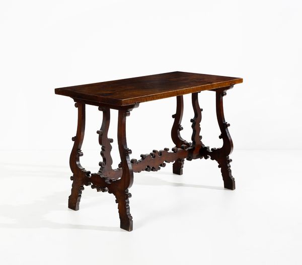 MANIFATTURA ITALIANA DEL XIX SECOLO : Tavolo fratino in noce nello stile del XVII secolo, piano rettangolare, gambe a lira e traversa sagomata a motivi fitomorfi  - Asta Asta 379 | ARTE ANTICA E DEL XIX SECOLO - Dipinti antichi e antiquariato  Online - Associazione Nazionale - Case d'Asta italiane