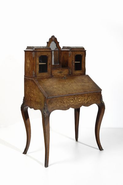 MANIFATTURA FRANCESE DELLA FINE DEL XIX SECOLO : Scrittoio in stile Luigi XV in legno intarsiato con alzata e inserti in bronzo dorato  - Asta Asta 379 | ARTE ANTICA E DEL XIX SECOLO - Dipinti antichi e antiquariato  Online - Associazione Nazionale - Case d'Asta italiane