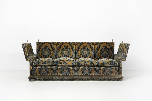 MANIFATTURA DEL XIX SECOLO : Divano a quattro sedute foderato a motivi vegetali con pigne dorate agli angoli dello schienale  - Asta Asta 379 | ARTE ANTICA E DEL XIX SECOLO - Dipinti antichi e antiquariato  Online - Associazione Nazionale - Case d'Asta italiane