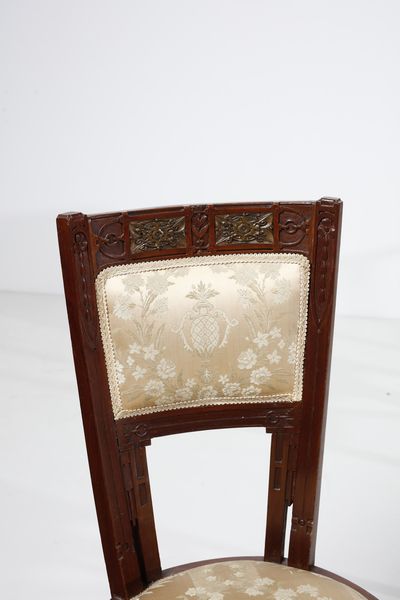 MANIFATTURA DEGLI INIZI DEL XX SECOLO : Salotto di gusto Deco composto da un divanetto, due poltrone e quattro sedie in legno intagliato con applicazioni in bronzo, schienali e sedute rivestiti di tessuto a decorazioni floreali  - Asta Asta 379 | ARTE ANTICA E DEL XIX SECOLO - Dipinti antichi e antiquariato  Online - Associazione Nazionale - Case d'Asta italiane