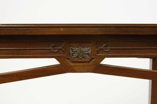 MANIFATTURA ITALIANA DEGLI INIZI DEL XX SECOLO : Tavolino in legno in stile Art Deco con piano a specchio  - Asta Asta 379 | ARTE ANTICA E DEL XIX SECOLO - Dipinti antichi e antiquariato  Online - Associazione Nazionale - Case d'Asta italiane