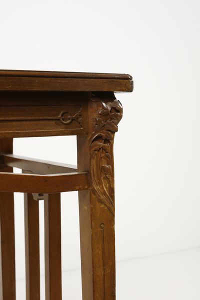 MANIFATTURA ITALIANA DEGLI INIZI DEL XX SECOLO : Tavolino in legno in stile Art Deco con piano a specchio  - Asta Asta 379 | ARTE ANTICA E DEL XIX SECOLO - Dipinti antichi e antiquariato  Online - Associazione Nazionale - Case d'Asta italiane