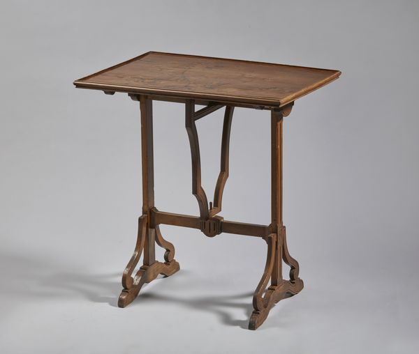 GALL : Tavolo inclinabile in legno, piano intarsiato a motivi vegetali  - Asta Asta 379 | ARTE ANTICA E DEL XIX SECOLO - Dipinti antichi e antiquariato  Online - Associazione Nazionale - Case d'Asta italiane