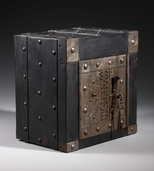 MANIFATTURA DEL XIX SECOLO : Cassaforte da viaggio in ferro borchiata con serratura cesellata sul fronte  - Asta Asta 379 | ARTE ANTICA E DEL XIX SECOLO - Dipinti antichi e antiquariato  Online - Associazione Nazionale - Case d'Asta italiane