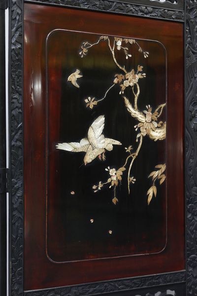 ARTE GIAPPONESE : Paravento in lacca e legno ebanizzato con decorazioni in madreperla  - Asta Asta 379 | ARTE ANTICA E DEL XIX SECOLO - Dipinti antichi e antiquariato  Online - Associazione Nazionale - Case d'Asta italiane