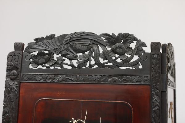 ARTE GIAPPONESE : Paravento in lacca e legno ebanizzato con decorazioni in madreperla  - Asta Asta 379 | ARTE ANTICA E DEL XIX SECOLO - Dipinti antichi e antiquariato  Online - Associazione Nazionale - Case d'Asta italiane