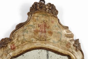 MANIFATTURA VENEZIANA DEL XVIII SECOLO : Specchiera da tavolo in legno laccato e parzialmente dorato, cimasa decorata a motivi floreali intagliati, decoro in lacca con fiori e figure orientali  - Asta Asta 379 | ARTE ANTICA E DEL XIX SECOLO - Dipinti antichi e antiquariato  Online - Associazione Nazionale - Case d'Asta italiane