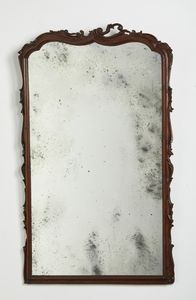 MANIFATTURA DEL XIX SECOLO - Specchiera in noce intagliata a motivi fitomorfi e a volute