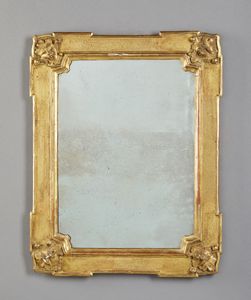 MANIFATTURA DEL XIX SECOLO - Specchiera in legno dorato con grottesche agli angoli