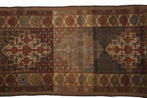 KURDISTAN : Tappeto passatoia con decori geometrici  - Asta Asta 379 | ARTE ANTICA E DEL XIX SECOLO - Dipinti antichi e antiquariato  Online - Associazione Nazionale - Case d'Asta italiane