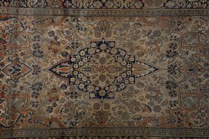 KASHAN : Tappeto Kashan, Persia, campo bruno con decoro floreale  - Asta Asta 379 | ARTE ANTICA E DEL XIX SECOLO - Dipinti antichi e antiquariato  Online - Associazione Nazionale - Case d'Asta italiane