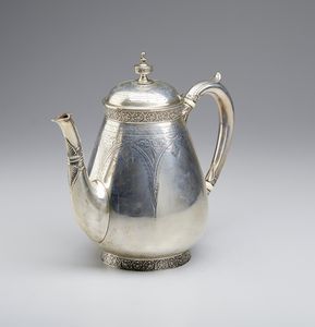 ARGENTIERE INGLESE DEL XIX SECOLO : Caffettiera in argento cesellato con corpo piriforme  - Asta Asta 379 | ARTE ANTICA E DEL XIX SECOLO - Dipinti antichi e antiquariato  Online - Associazione Nazionale - Case d'Asta italiane