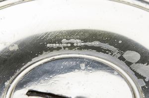 CARTIER : Portabottiglie cilindrico in argento sterling 925 cesellato con fasce continue di alloro intrecciato e monogramma sul fronte  - Asta Asta 379 | ARTE ANTICA E DEL XIX SECOLO - Dipinti antichi e antiquariato  Online - Associazione Nazionale - Case d'Asta italiane