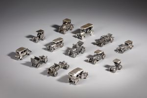 ARGENTIERE ITALIANO DEL XX SECOLO - Collezione di 13 modellini d'auto d'epoca in argento