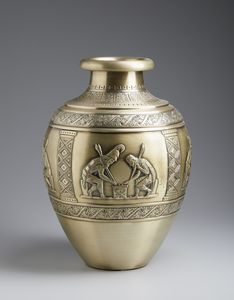 ARGENTIERE ITALIANO DEL XX SECOLO - Vaso in argento sul modello dell'anfora greca detta di Achille e Aiace