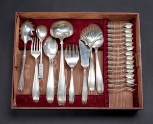 ARGENTIERE ITALIANO DEL XX SECOLO : Servizio miscellaneo di posateria in argento per 12 (156 pezzi, di cui 150 in argento).  - Asta Asta 379 | ARTE ANTICA E DEL XIX SECOLO - Dipinti antichi e antiquariato  Online - Associazione Nazionale - Case d'Asta italiane