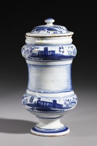 MANIFATTURA EMILIANA DEL XVIII SECOLO - Albarello in maiolica dipinta in toni di blu con motivi a paesi e a decorazioni floreali, cartiglio centrale anepigrafo