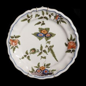 MANIFATTURA ANTONIBON, NOVE, XVIII SECOLO : Otto piatti in maiolica policroma con decorazione ''a blanser'', costituita tra elementi floreali stilizzati  - Asta Asta 379 | ARTE ANTICA E DEL XIX SECOLO - Dipinti antichi e antiquariato  Online - Associazione Nazionale - Case d'Asta italiane