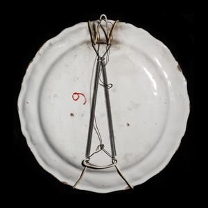 MANIFATTURA ANTONIBON, NOVE, XVIII SECOLO : Otto piatti in maiolica policroma con decorazione ''a blanser'', costituita tra elementi floreali stilizzati  - Asta Asta 379 | ARTE ANTICA E DEL XIX SECOLO - Dipinti antichi e antiquariato  Online - Associazione Nazionale - Case d'Asta italiane