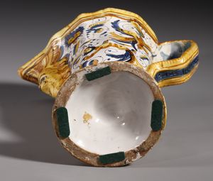 MANIFATTURA DI DERUTA : Versatoio in maiolica policroma con decorazioni a raffaellesche in stile rinascimentale  - Asta Asta 379 | ARTE ANTICA E DEL XIX SECOLO - Dipinti antichi e antiquariato  Online - Associazione Nazionale - Case d'Asta italiane
