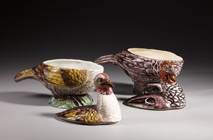 MANIFATTURA BARETTONI, NOVE, INIZI DEL XX SECOLO : Attribuito a. Coppia di terrine con coperchio in terraglia policroma in forma di capponi  - Asta Asta 379 | ARTE ANTICA E DEL XIX SECOLO - Dipinti antichi e antiquariato  Online - Associazione Nazionale - Case d'Asta italiane