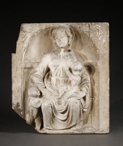 SCULTORE TOSCANO DELLA SECONDA MET DEL XV SECOLO - Allegoria della Carit entro una nicchia prospettica