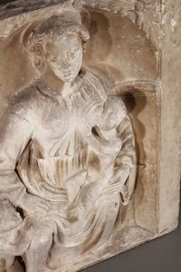 SCULTORE TOSCANO DELLA SECONDA MET DEL XV SECOLO : Allegoria della Carit entro una nicchia prospettica  - Asta Asta 379 | ARTE ANTICA E DEL XIX SECOLO - Dipinti antichi e antiquariato  Online - Associazione Nazionale - Case d'Asta italiane