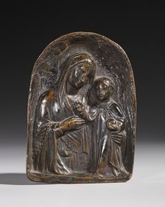 MANIFATTURA FIORENTINA DEL XVI SECOLO - Placchetta in bronzo raffigurante Madonna con Bambino e angeli