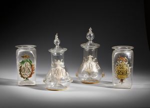 MANIFATTURA ITALIANA DEL XIX SECOLO - Quattro vasi da farmacia in vetro, di cui due con coperchio