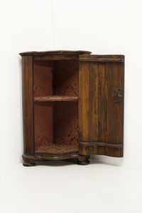MANIFATTURA EMILIANA DEL XVIII SECOLO : Angoliera in noce a profilo mosso e fronte a un'anta  - Asta Asta 379 | ARTE ANTICA E DEL XIX SECOLO - Dipinti antichi e antiquariato  Online - Associazione Nazionale - Case d'Asta italiane