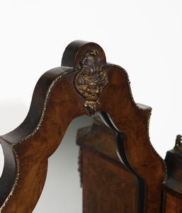 MANIFATTURA FRANCESE DELLA FINE DEL XIX SECOLO : Scrittoio in stile Luigi XV in legno intarsiato con alzata e inserti in bronzo dorato  - Asta Asta 379 | ARTE ANTICA E DEL XIX SECOLO - Dipinti antichi e antiquariato  Online - Associazione Nazionale - Case d'Asta italiane