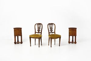 MANIFATTURA DEL XIX SECOLO - Coppia di sedie in stile Luigi XVI in noce, schienale a giorno e seduta imbottita e coppia di comodini in stile Impero circolari lastronati in noce
