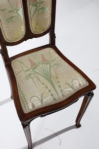 MANIFATTURA DEGLI INIZI DEL XX SECOLO : Salotto in stile Art Nouveau composto da divanetto, coppia di poltrone e coppia di sedie, seduta e schienale rivestito di tessuto a motivi floreali  - Asta Asta 379 | ARTE ANTICA E DEL XIX SECOLO - Dipinti antichi e antiquariato  Online - Associazione Nazionale - Case d'Asta italiane