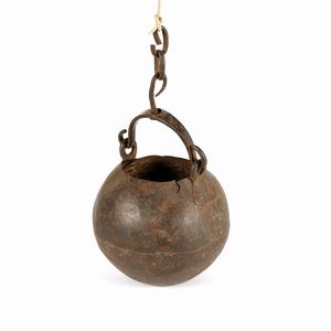 MANIFATTURA ITALIANA DEL XVII SECOLO - Contenitore in ferro battuto.