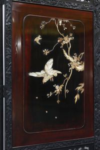 ARTE GIAPPONESE : Paravento in lacca e legno ebanizzato con decorazioni in madreperla  - Asta Asta 379 | ARTE ANTICA E DEL XIX SECOLO - Dipinti antichi e antiquariato  Online - Associazione Nazionale - Case d'Asta italiane