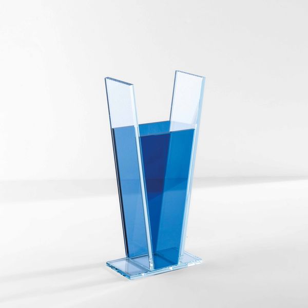 ETTORE SOTTSASS : Vaso mod. Indigo in cristallo colorato.  - Asta Design 200 - Associazione Nazionale - Case d'Asta italiane