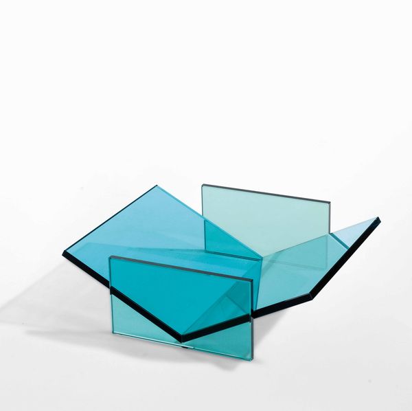 ETTORE SOTTSASS : Centrotavola in cristallo colorato  - Asta Design 200 - Associazione Nazionale - Case d'Asta italiane