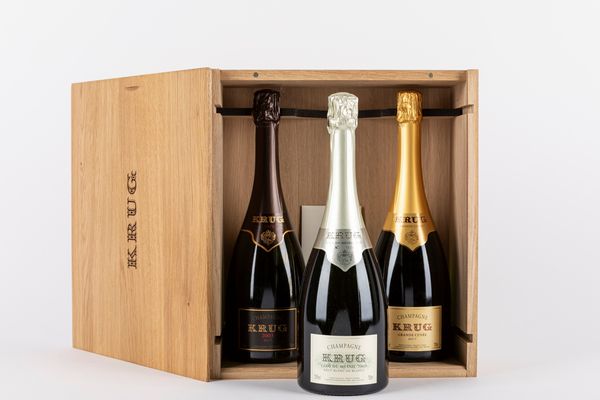 FRANCIA : Krug Du Point A l'Univers Assortment Case (3 BT)  - Asta Vini e distillati - Associazione Nazionale - Case d'Asta italiane