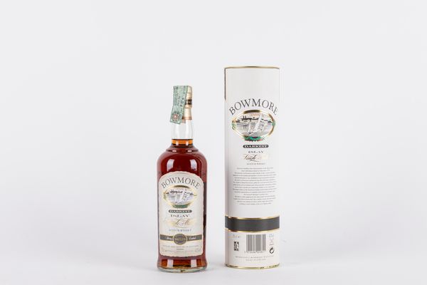 Scozia : Bowmore Darkest Old Label  - Asta Vini e distillati - Associazione Nazionale - Case d'Asta italiane