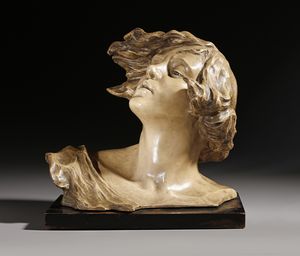 SCULTORE DEL XX SECOLO - Busto femminile in metallo patinato, su base in legno