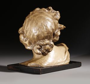SCULTORE DEL XX SECOLO : Busto femminile in metallo patinato, su base in legno  - Asta Asta 381 | ARTE ANTICA E DEL XIX SECOLO - Dipinti del XIX secolo  Online - Associazione Nazionale - Case d'Asta italiane