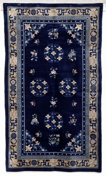 Tappeto Cina prima meta XX secolo  - Asta Tappeti - Associazione Nazionale - Case d'Asta italiane