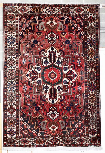 Tappeto Baktiari nord ovest Persia inizio XX secolo  - Asta Tappeti - Associazione Nazionale - Case d'Asta italiane